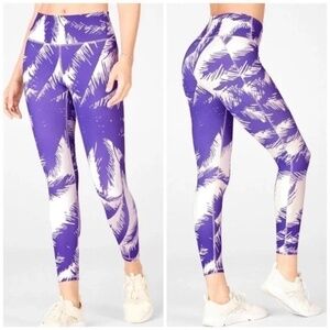 Fabletics High-Waisted Palm Print 7/8 Leggings​ (Size XXS)​​​​​​​​​​​​​​​​​​​​​​